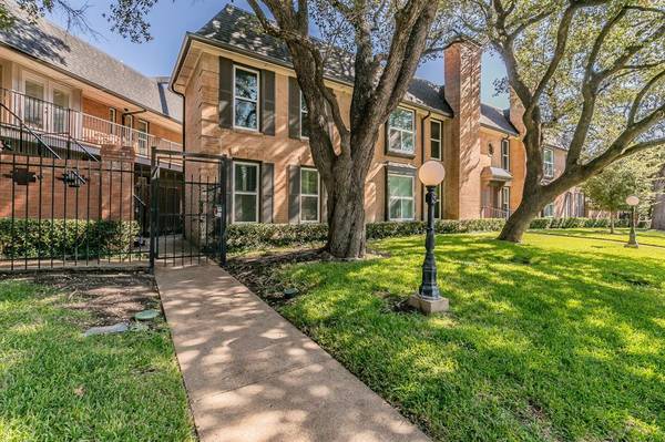 7814 Meadow Park Drive #220, Dallas, TX 75230