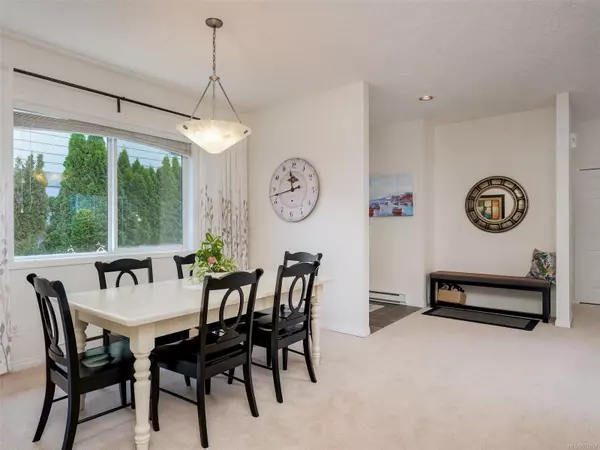 Central Saanich, BC V8M 2J4,8012 Polo Park Cres