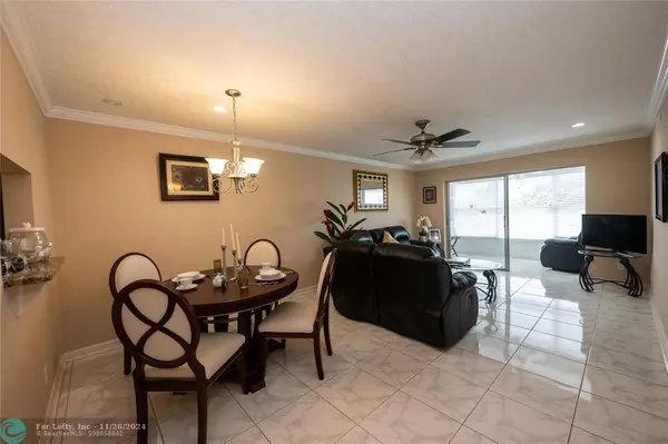 Sunrise, FL 33322,9350 Sunrise Lakes Blvd  #304