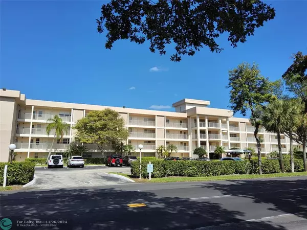 Pompano Beach, FL 33069,3151 S Palm Aire Dr  #104