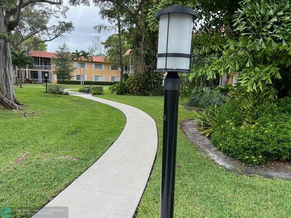 Wilton Manors, FL 33305,351 NE 19th Pl  #109K