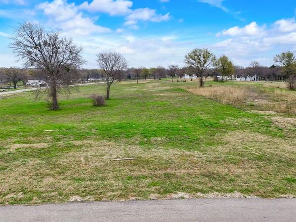 1553 Shoreline Drive, Mabank, TX 75143