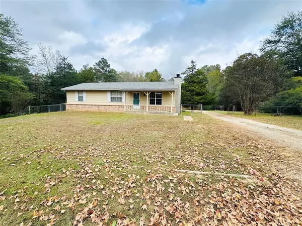 4225 N White Oak Road, Gladewater, TX 75647