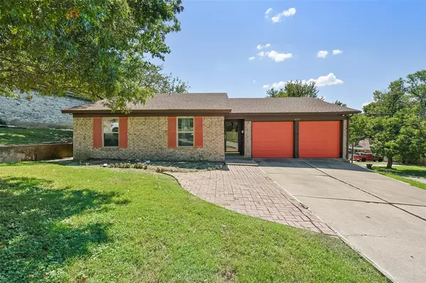 4921 Bonnell Avenue, Fort Worth, TX 76107