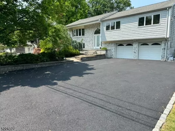 47 Glenroy Rd, Fairfield Twp., NJ 07004