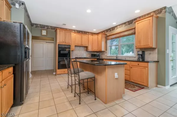 Raritan Twp., NJ 08551,1 Denmark Ln