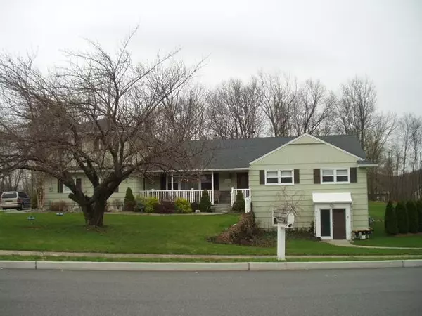 12 Flintlock Dr, Washington Twp., NJ 07853