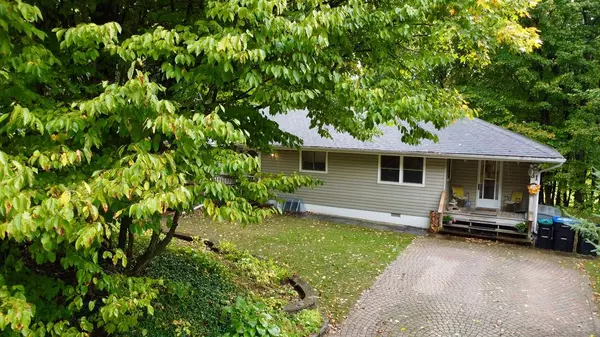 Oro-medonte, ON L4M 4Y8,31 MAPLECREST CT