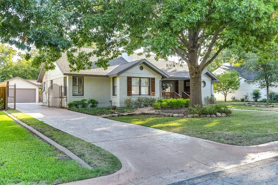 3728 Somerset Lane, Fort Worth, TX 76109