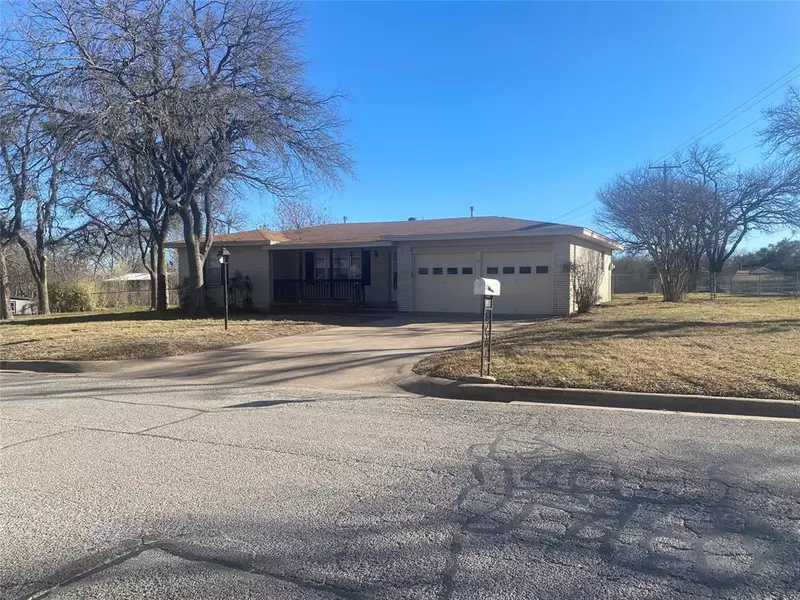 1445 W Ball Street, Weatherford, TX 76086