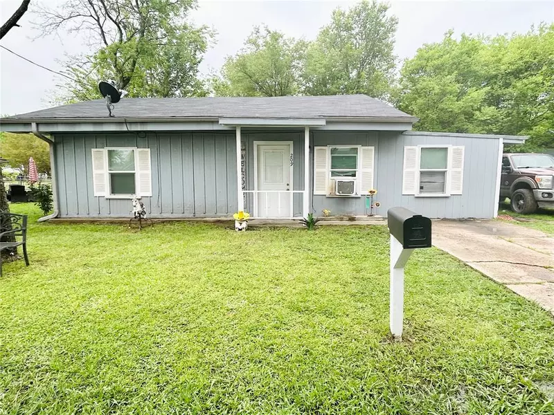 209 Kelly Street, Bonham, TX 75418