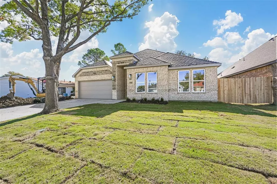 1025 E Coral Way, Grand Prairie, TX 75052