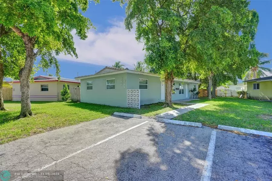 260 NE 41st St, Oakland Park, FL 33334