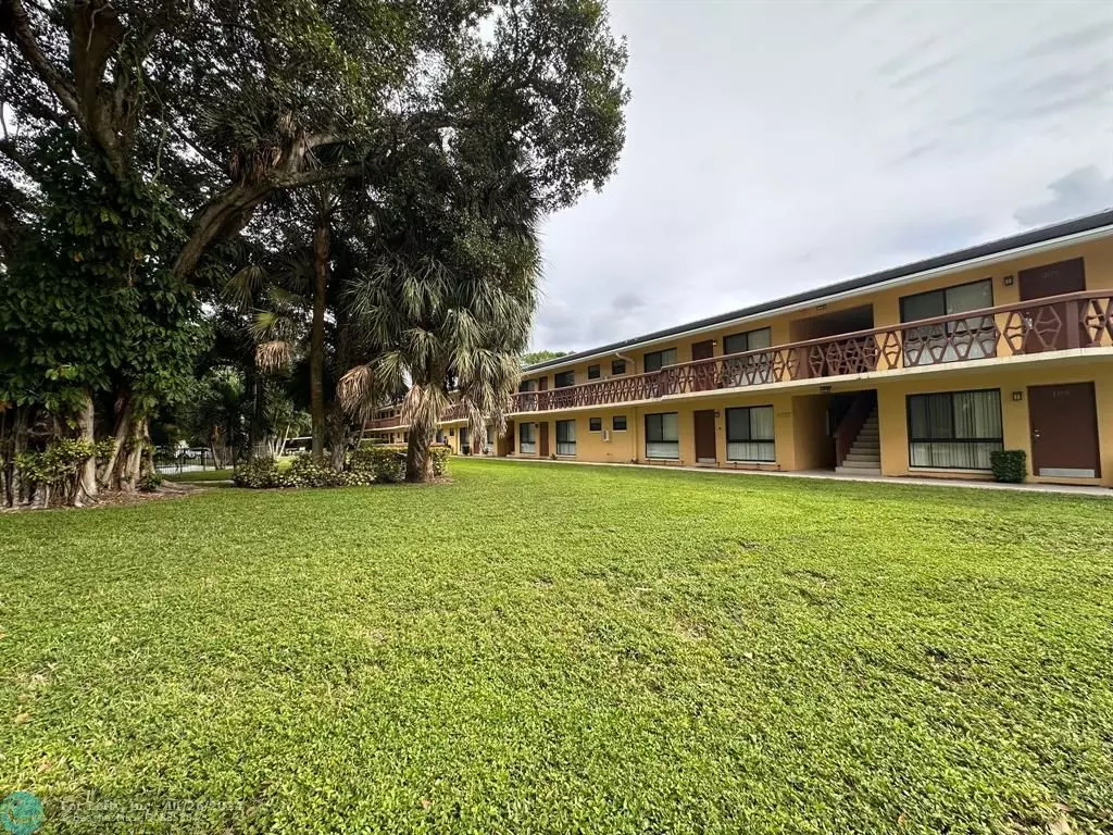 Plantation, FL 33317,4320 SW 6TH ST  #202