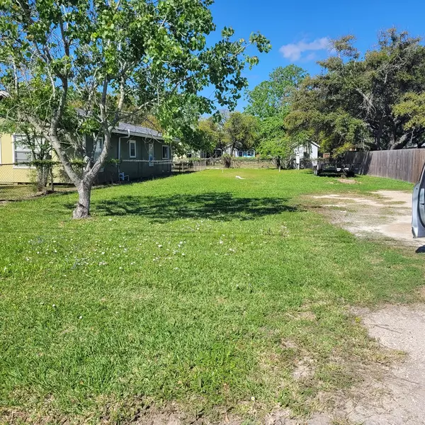 Rockport, TX 78382,905 N Pearl