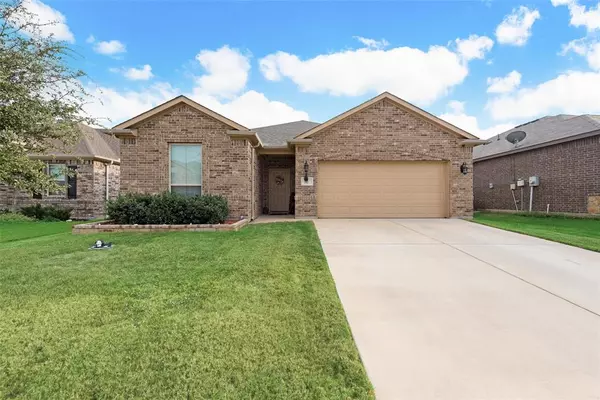 341 Emerald Creek Drive, Fort Worth, TX 76131