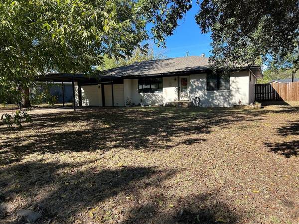 1112 W Howard Street, Olney, TX 76374