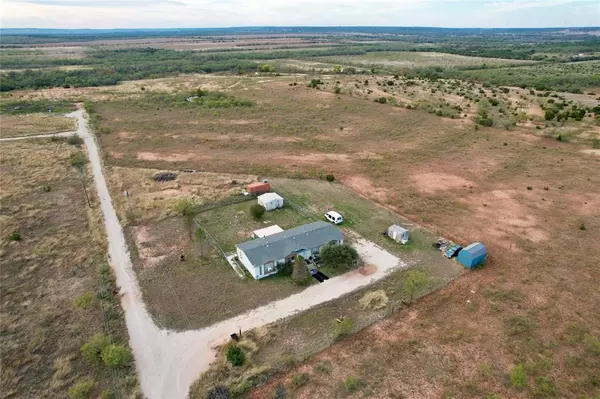 626 County Road  176, Ovalo, TX 79541