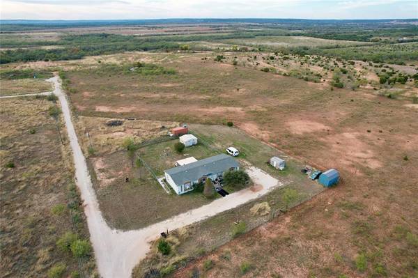 626 County Road  176, Ovalo, TX 79541