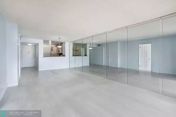 Miami Beach, FL 33141,6855 Abbott Ave  #504