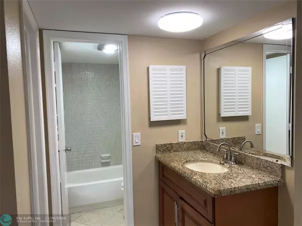 Deerfield Beach, FL 33441,501 SE 8th St  #203