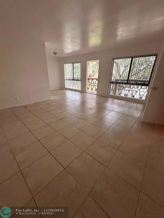 Plantation, FL 33317,4320 SW 6TH ST  #202