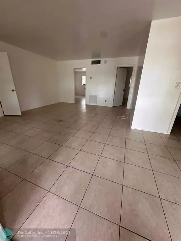 Plantation, FL 33317,4320 SW 6TH ST  #202