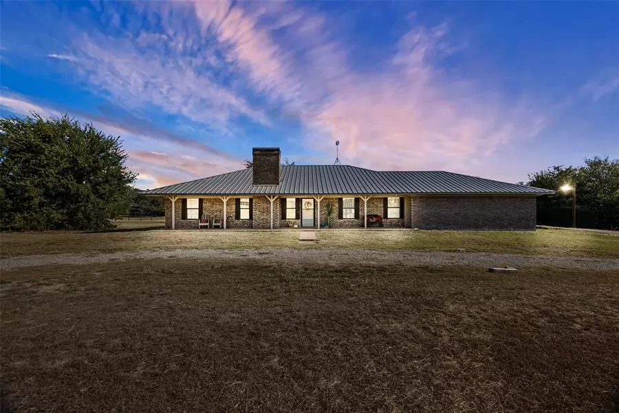 1202 Tanglewood Drive, Weatherford, TX 76087