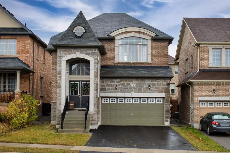 816 Elvidge TRL, Newmarket, ON L3X 0J3