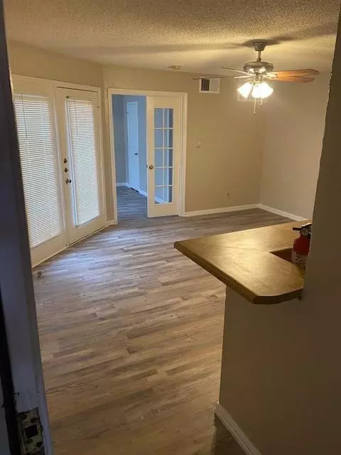 Dallas, TX 75243,9825 WALNUT #305