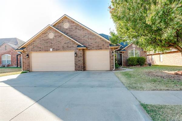 3821 Pamela Lane, Yukon, OK 73099