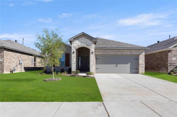 418 Comanche Drive, Cleburne, TX 76033