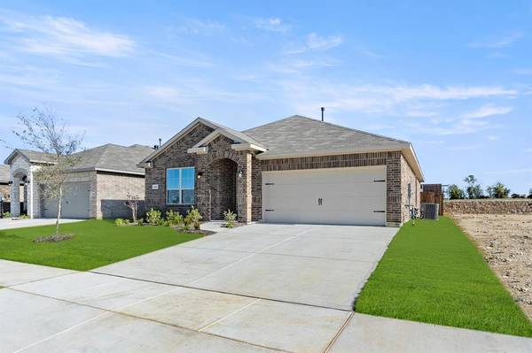 416 Comanche Drive, Cleburne, TX 76033