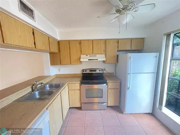 Oakland Park, FL 33309,2700 S Oakland Forest Dr  #403