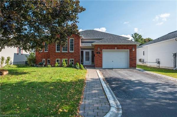 155 ELMWOOD DR, Gananoque, ON K7G 1P2