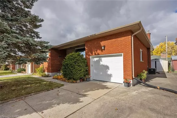 Kingston, ON K7M 2W3,26 MICHAEL GRASS CRES