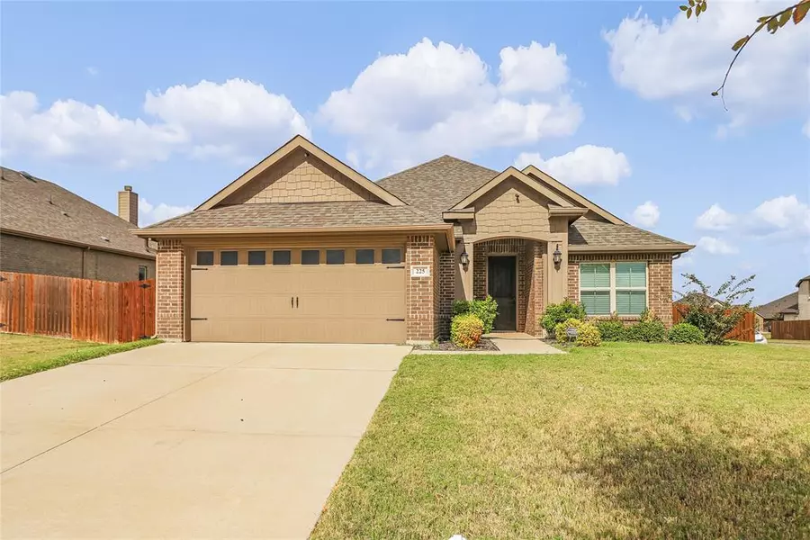 225 Country Meadows Boulevard, Waxahachie, TX 75165