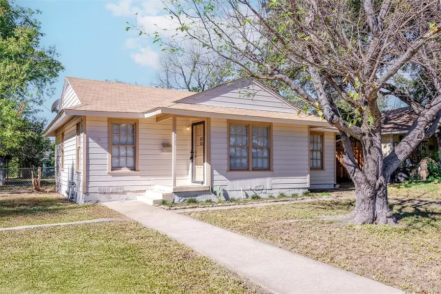 5008 Roanoke Street, Fort Worth, TX 76116