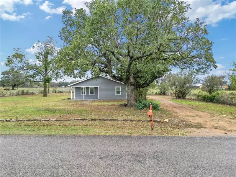 240 E Sturdivant Road, Mineral Wells, TX 76067