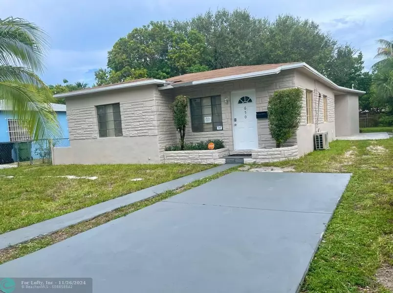 650 NE 131st St, North Miami, FL 33161