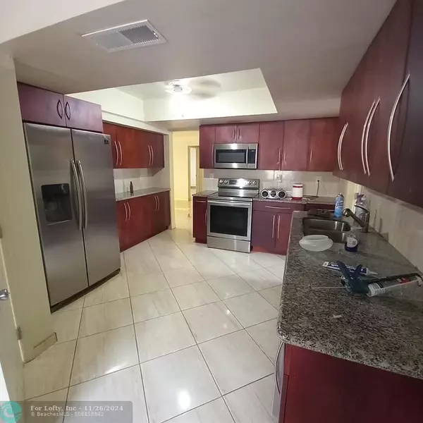 8437 LONG ACRE DR, Miramar, FL 33025