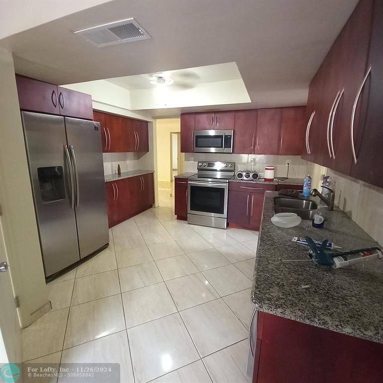 Miramar, FL 33025,8437 LONG ACRE DR