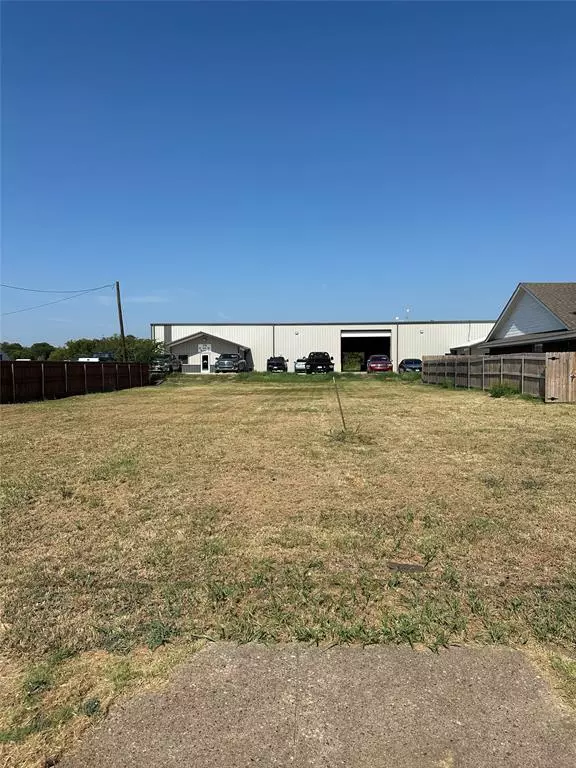 310 N 3rd Street, Grandview, TX 76050