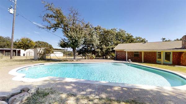 Granbury, TX 76048,2700 Comanche Shadow Court