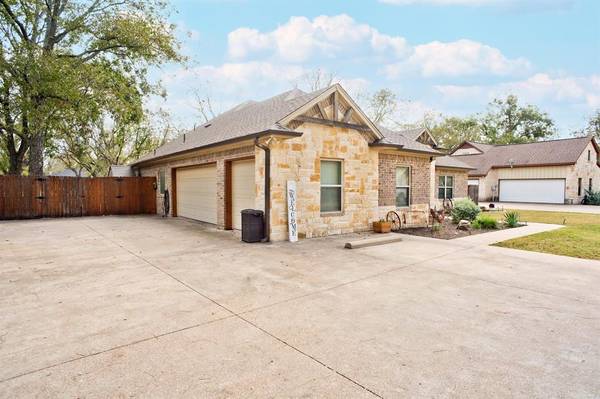 Granbury, TX 76049,8917 Green Leaves Drive