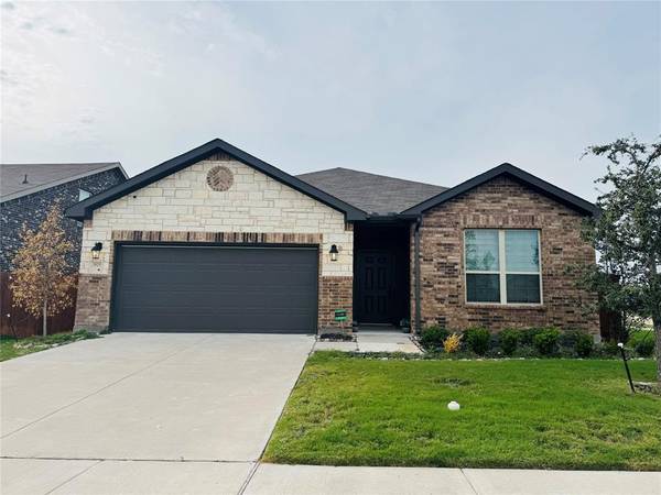 3825 S Courtney Court, Heartland, TX 75126