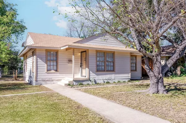 5008 Roanoke Street,  Fort Worth,  TX 76116