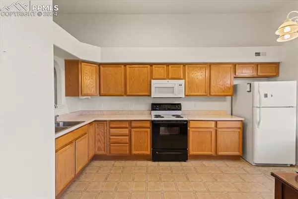 Pueblo, CO 81005,812 Ardath LN