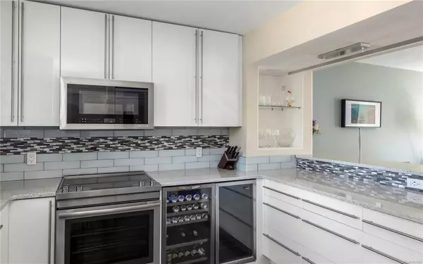 Victoria, BC V8V 3L9,1119 View St #6