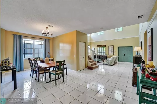 Weston, FL 33327,817 Crestview Cir